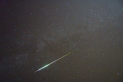 A Perseid flashes through the sky (credit:- Andreas Möller via wikimedia.org)