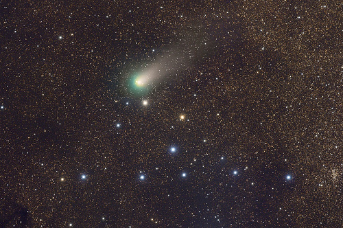 Comet Garradd near the Coathanger - Rogelio Bernal Andreo (DeepSkyColors.com)