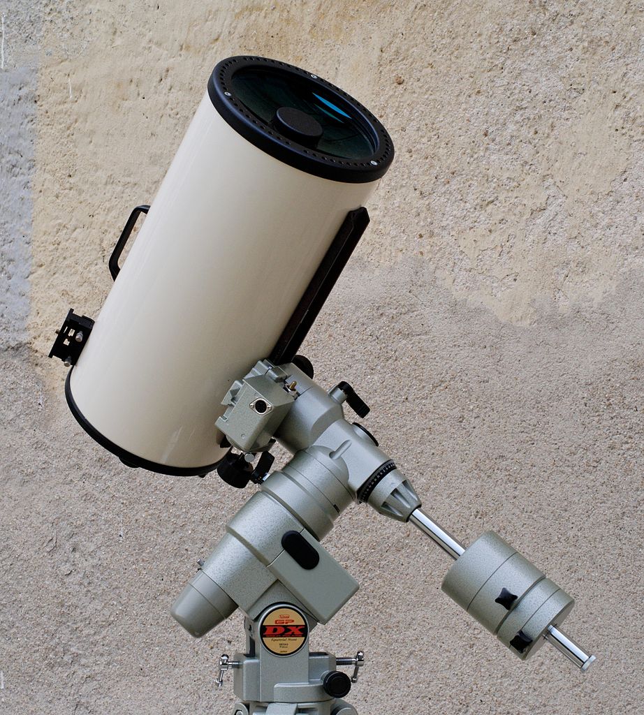 A Maksutov-Cassegrain telescope mounted on a German equatorial mount (credit:- Marie-Lan Nguyen)